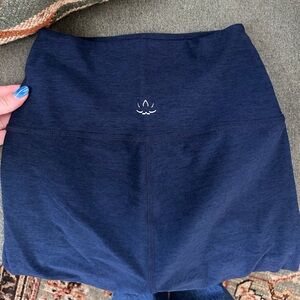 Beyond Yoga SET (cropped capri) Small Nocturnal Navy Blue